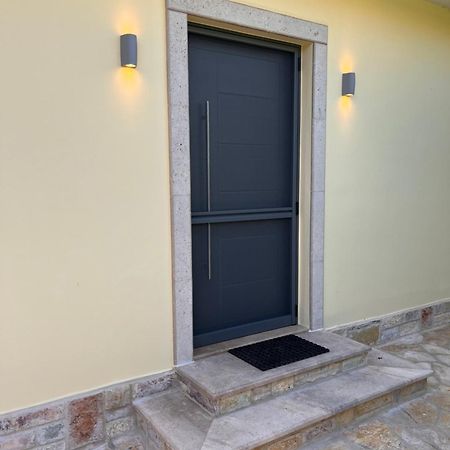 Diamante Beachfront Suites Xylokastro Buitenkant foto