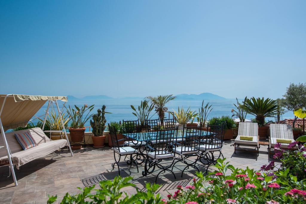 Diamante Beachfront Suites Xylokastro Buitenkant foto