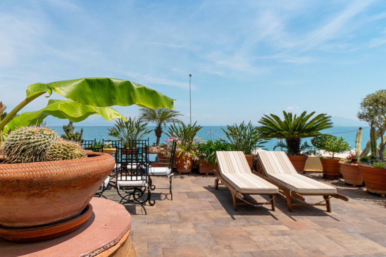 Diamante Beachfront Suites Xylokastro Buitenkant foto