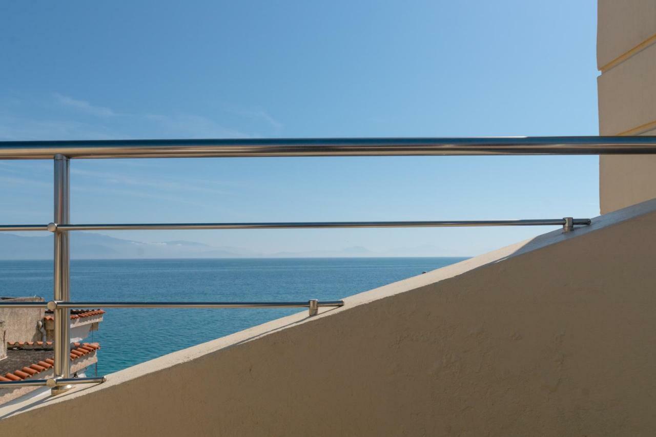 Diamante Beachfront Suites Xylokastro Buitenkant foto